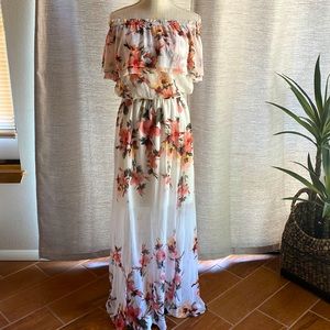 Stunning White House black market dress